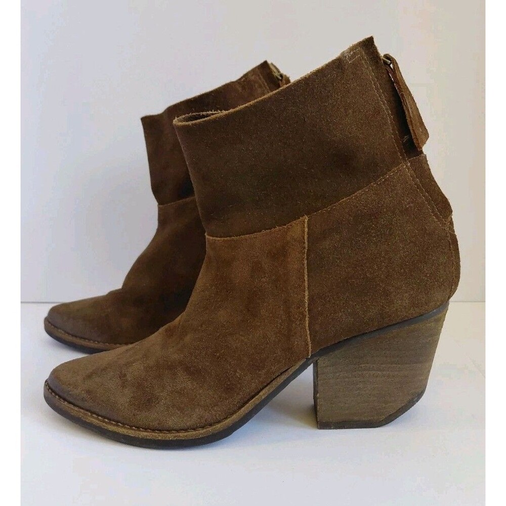 Matisse Brown Suede Western Style Ankle Boots with Unique Heel Size 7.5 M